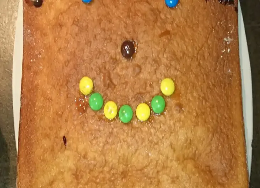 Gâteau au yaourt aux smarties et à la vanille