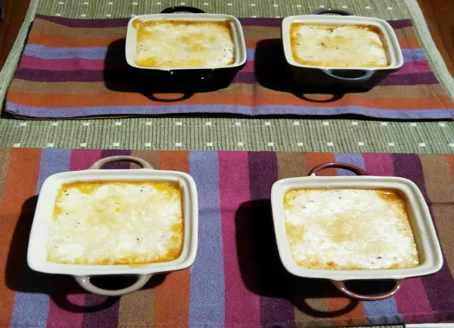 Oeufs cocotte à la tomate et aux crevettes