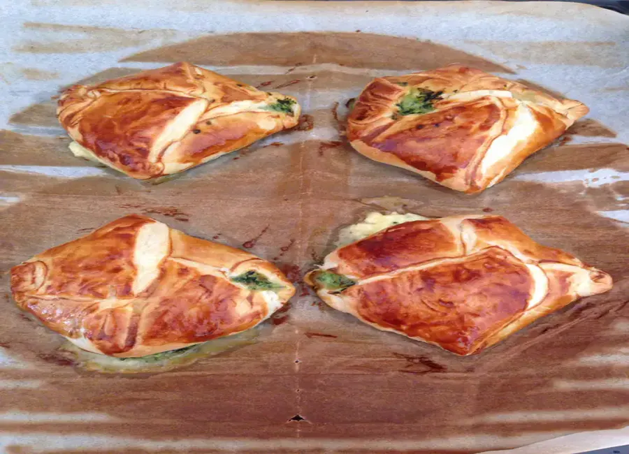 Feuilletés épinards st marcellin et lardons