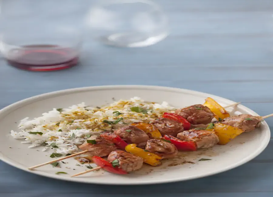 Brochettes de thon au lard