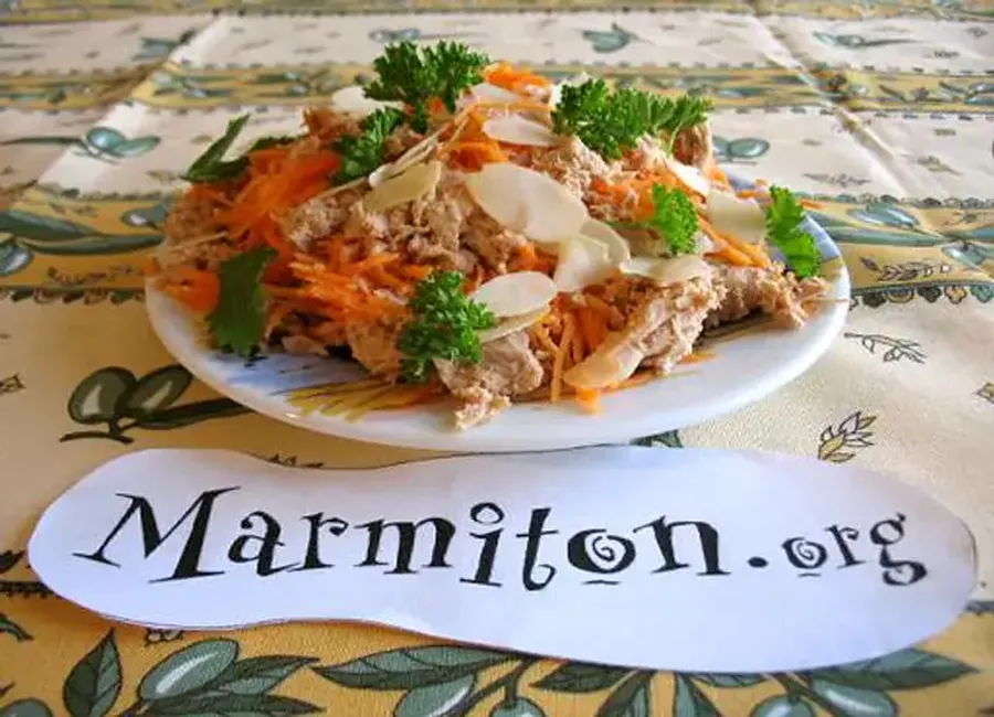 Salade de carottes râpées aux amandes et au thon