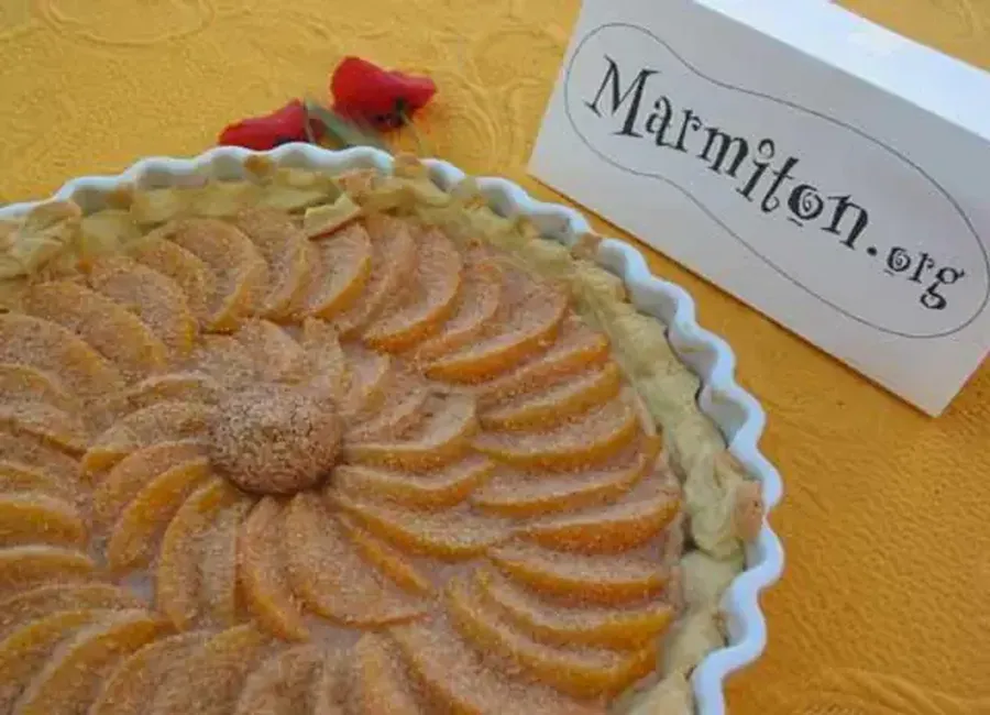 Tarte aux pêches et aux macarons (6ème rencontre marmiton)