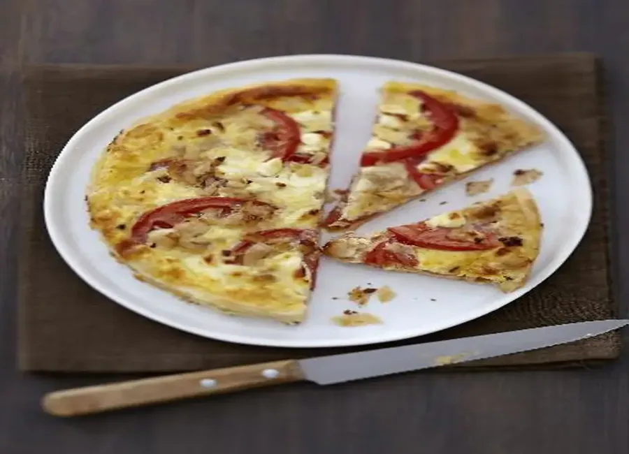 Tarte à la moutarde à la tomate et au thon