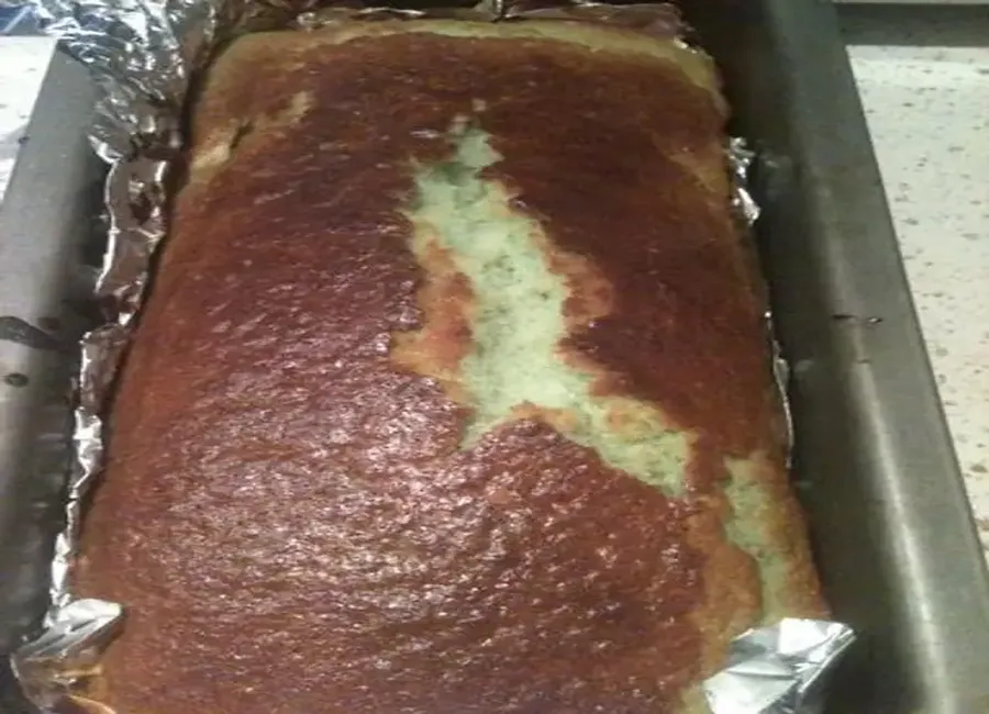 Gâteau au yaourt au curaçao et aux pruneaux
