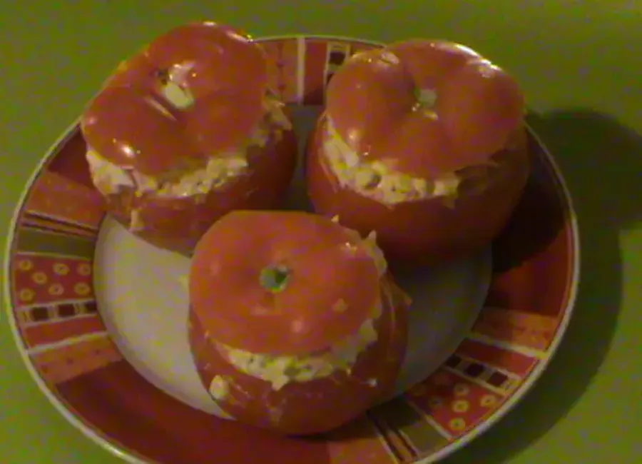 Tomates farcies au surimi, oeuf et mayonnaise