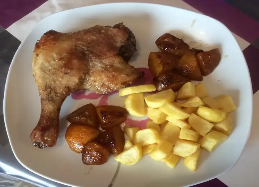 Cuisses de canard aux pêches