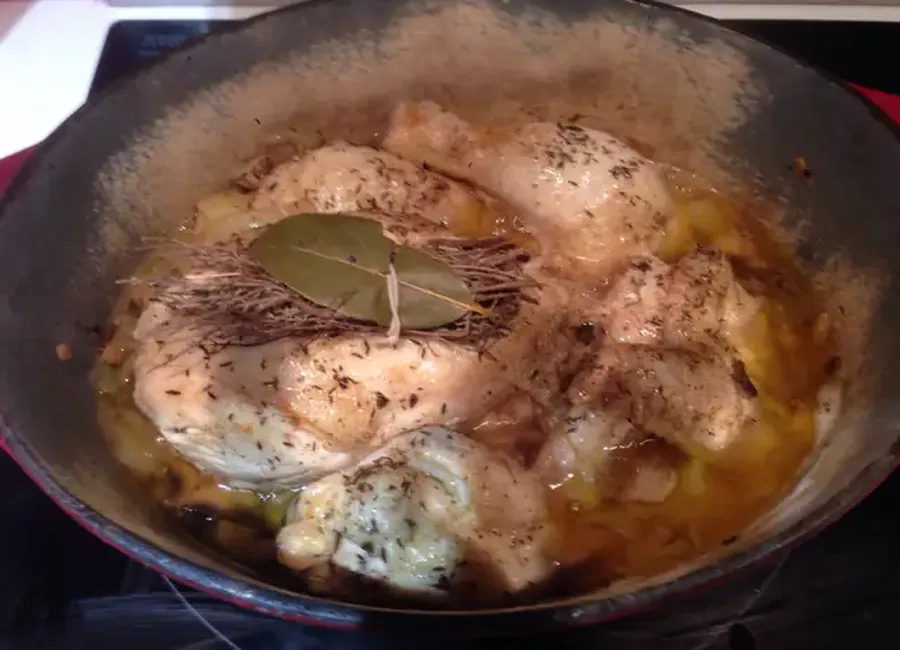 Poulet cuit à la cocotte