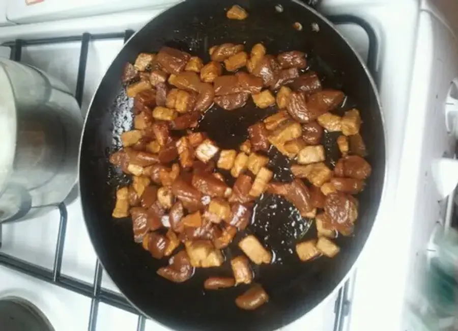 Sauté de porc aux abricots secs et au miel