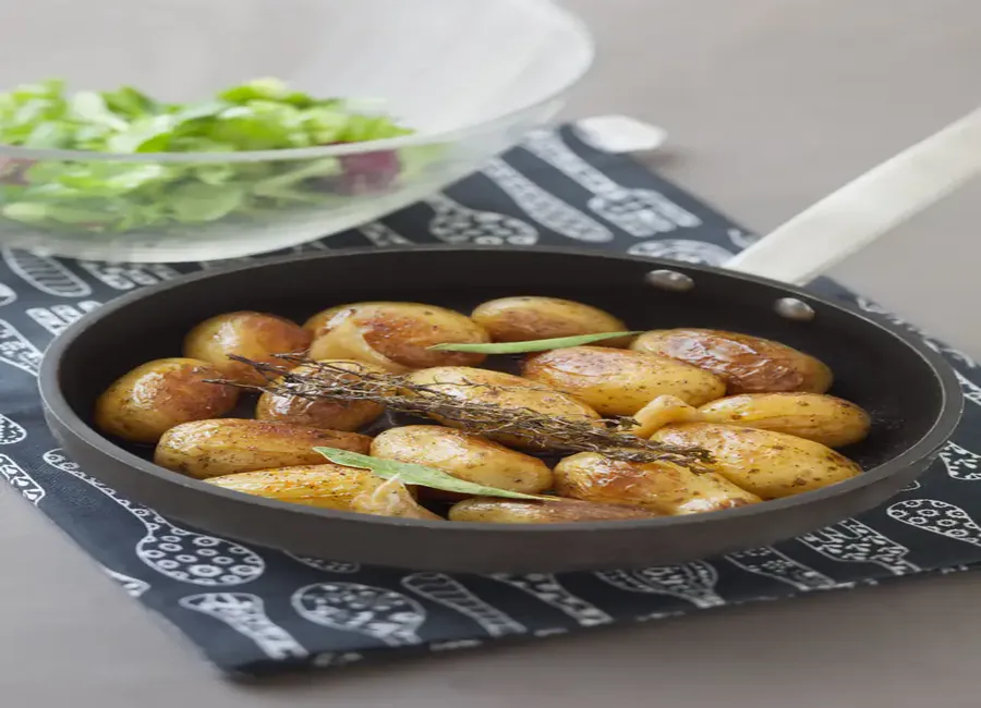 Pommes de terre nouvelles au vin blanc