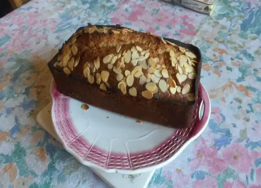 Cake aux amandes, au miel et à la cannelle