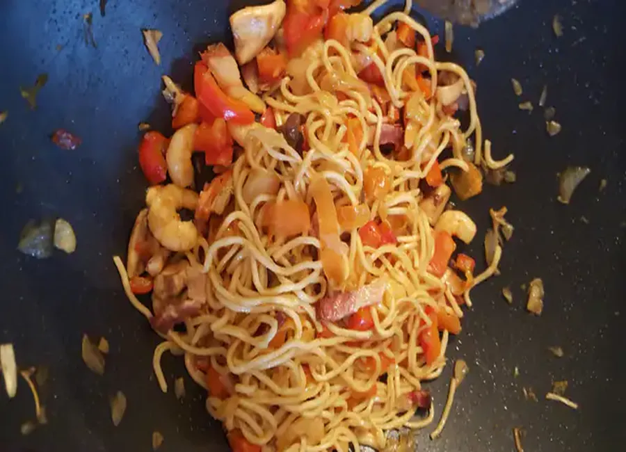 Nouilles chinoises aux lardons fumés