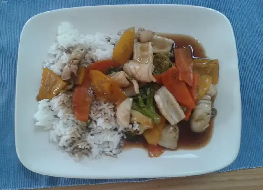 Encornets à la sauce d'huître et ses légumes croquants