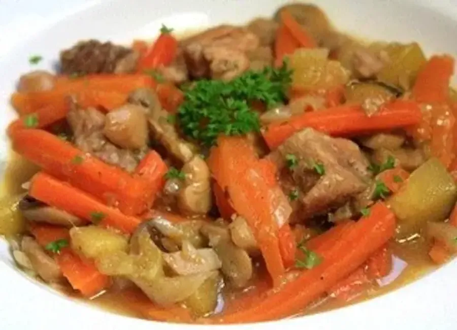 Sauté de porc et riz à l’ananas (thaïlande)