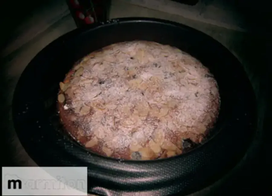 Gâteau aux cerises et à la liqueur de noyau de vernon