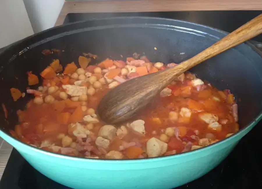 Mijoté de poulet aux pois chiches et légumes