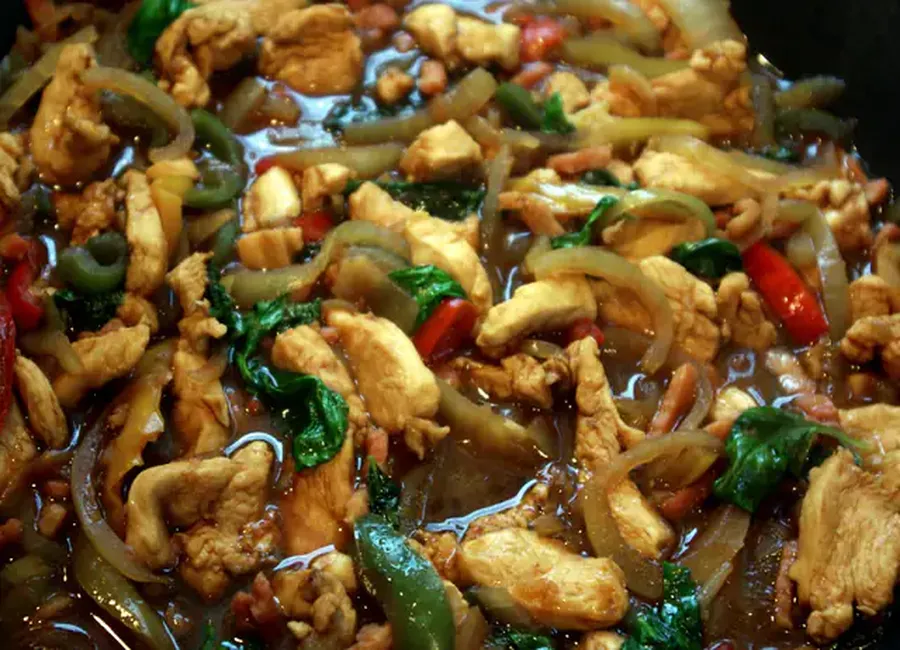 Emincé de poulet au basilic (recette chinoise)