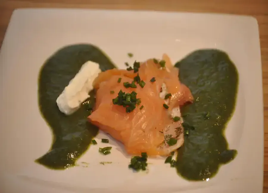 Baluchons de saumon fumé au coulis de cerfeuil