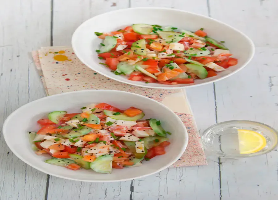 Salade trois couleurs (pomme, tomate et concombre)