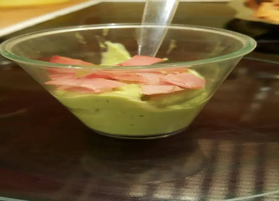Mousse d'avocat à l'ananas