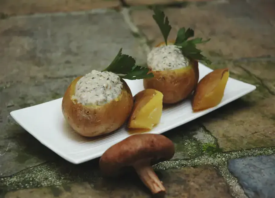 Pommes de terre farcies à la crème de champignons