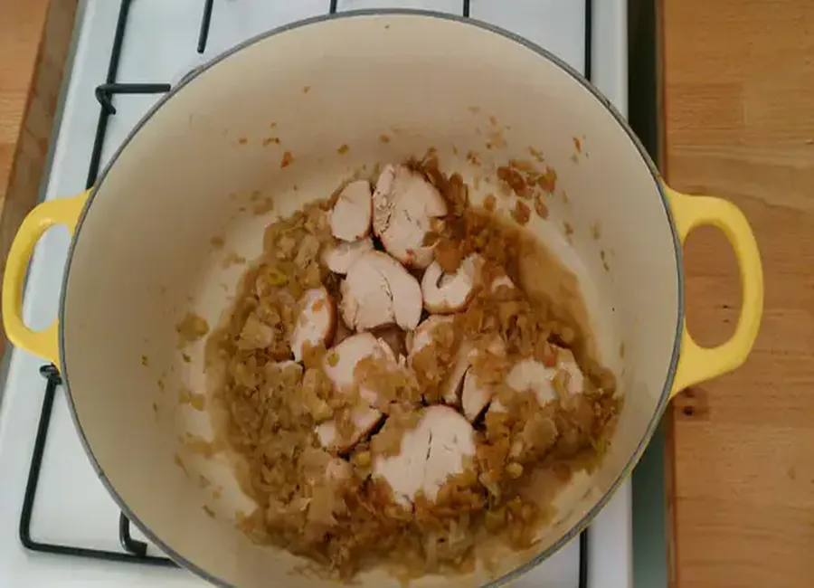 Rôti de dinde aux raisins et poireaux