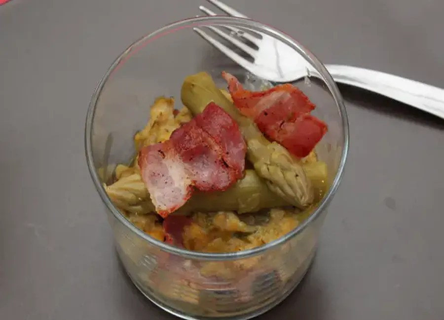 Verrine d'oeufs brouillés aux asperges vertes
