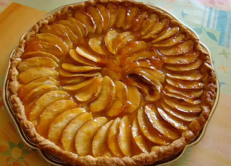 Tarte aux pommes, cannelle, amandes