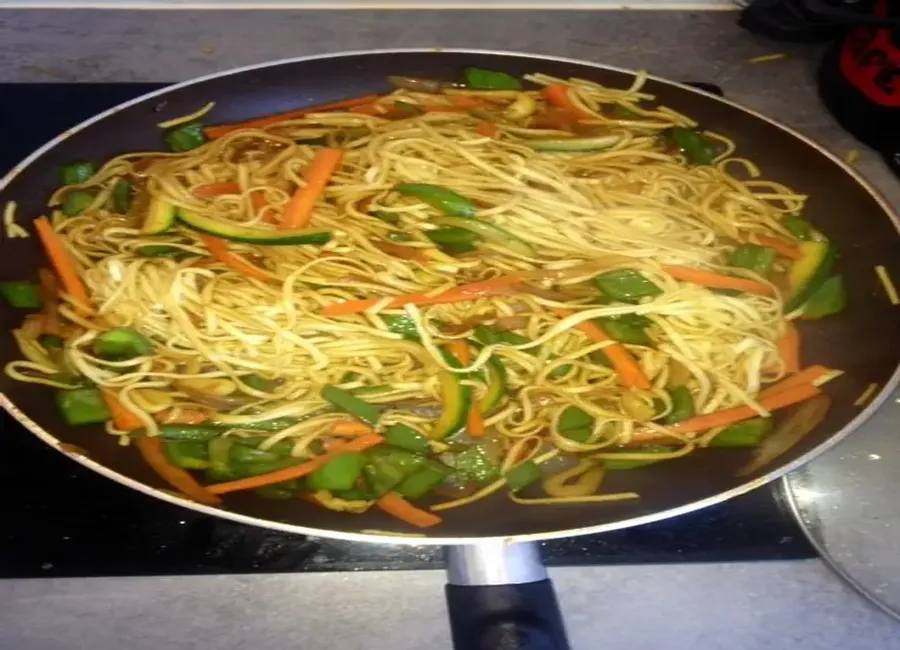Nouilles aux crevettes, légumes