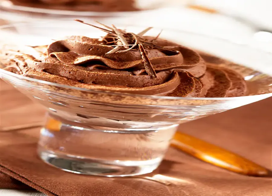 Mousse au chocolat noir et la menthe rapide