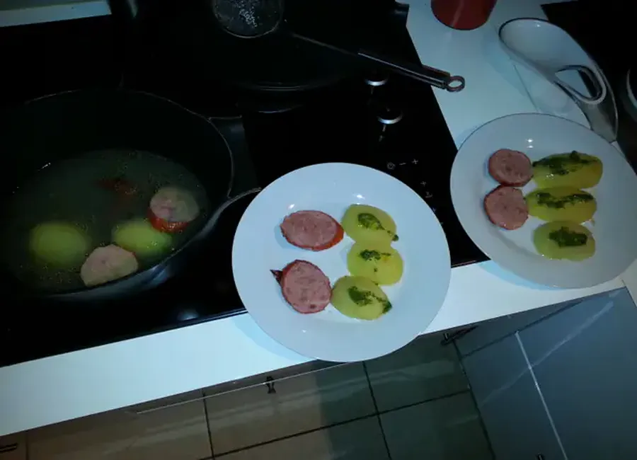 Poêlée de saucisson à l'ail lyonnais