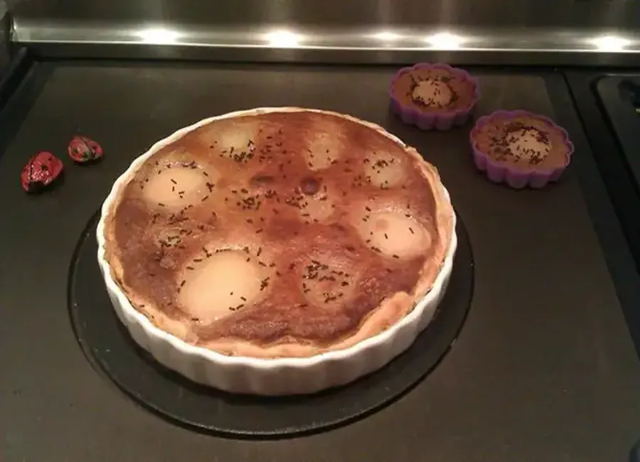 Tarte amandine poires-chocolat