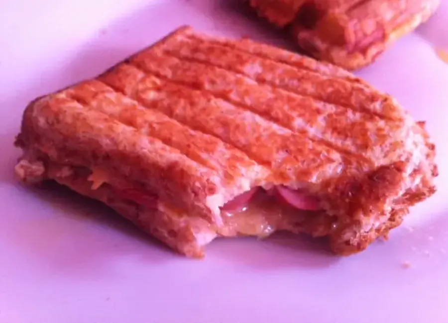 Croque-monsieur à la saucisse