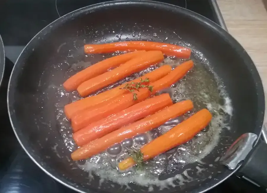 Carottes au thym et au miel