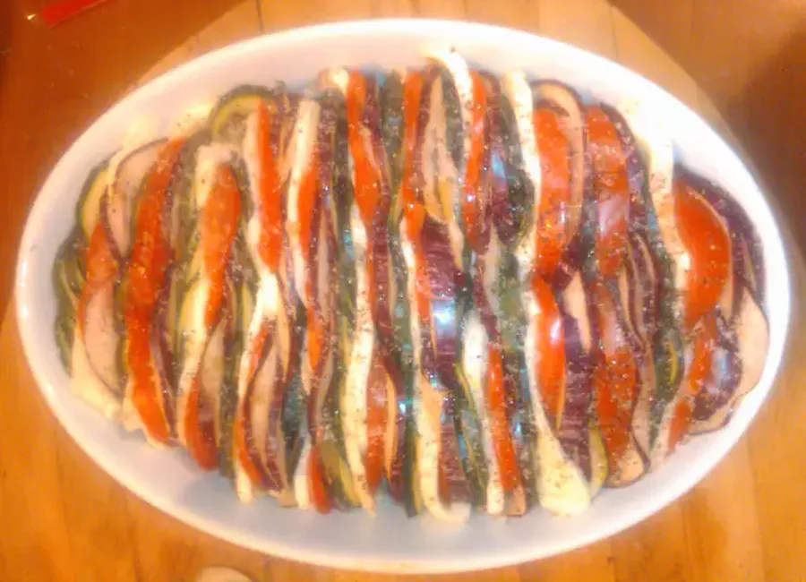 Tian de tomates, courgettes, aubergine et mozzarella
