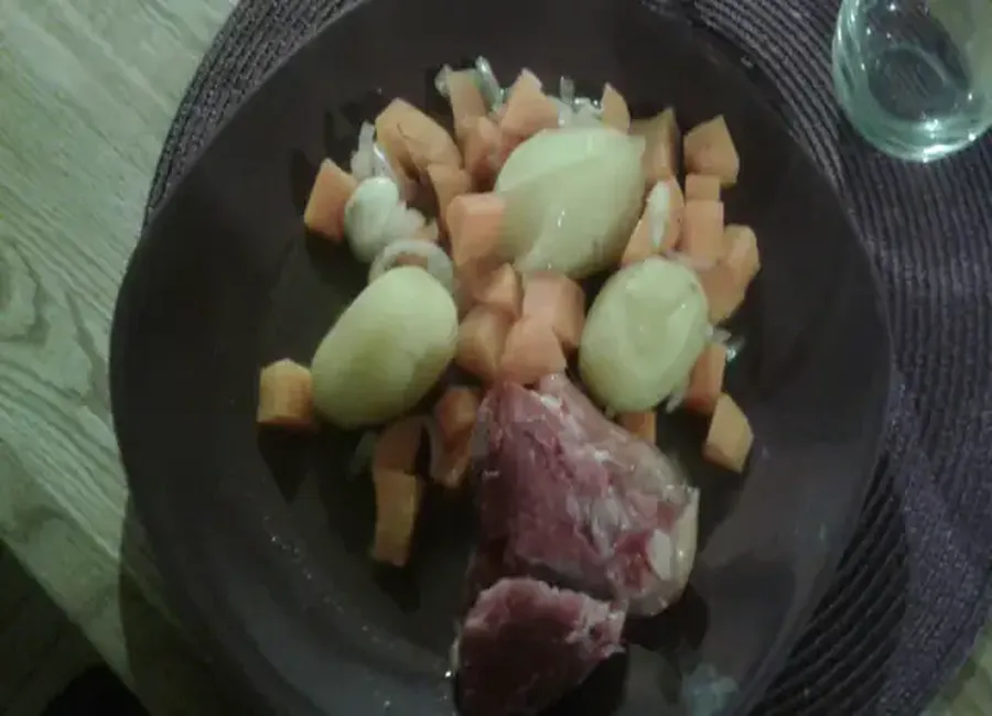 Jarret de porc demi sel et ragoût de légumes