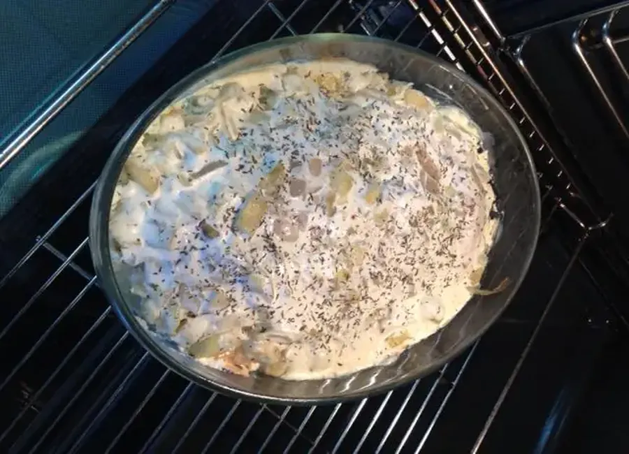 Saumon au four aux pommes et aux oignons