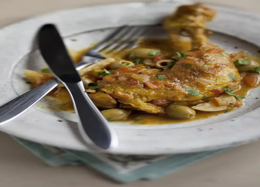 Tajine de poulet mariné aux olives et citrons confits