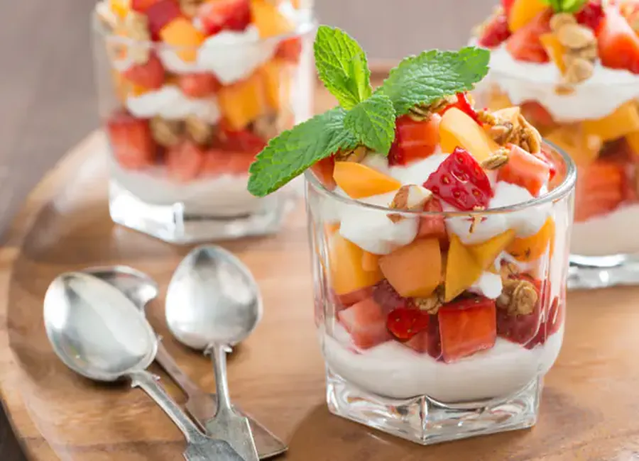Verrines à la pêche et aux fraises (très simple)