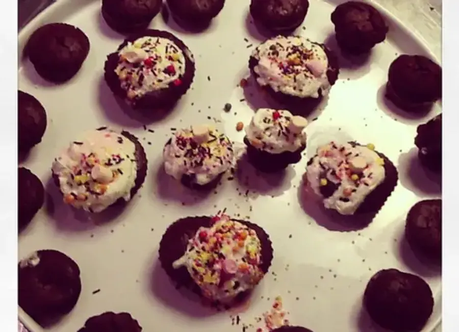 Cupcakes chocolat, glaçage chantilly