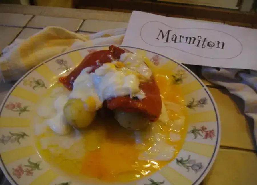 Poivrons grillés aux pommes de terre et aux oeufs