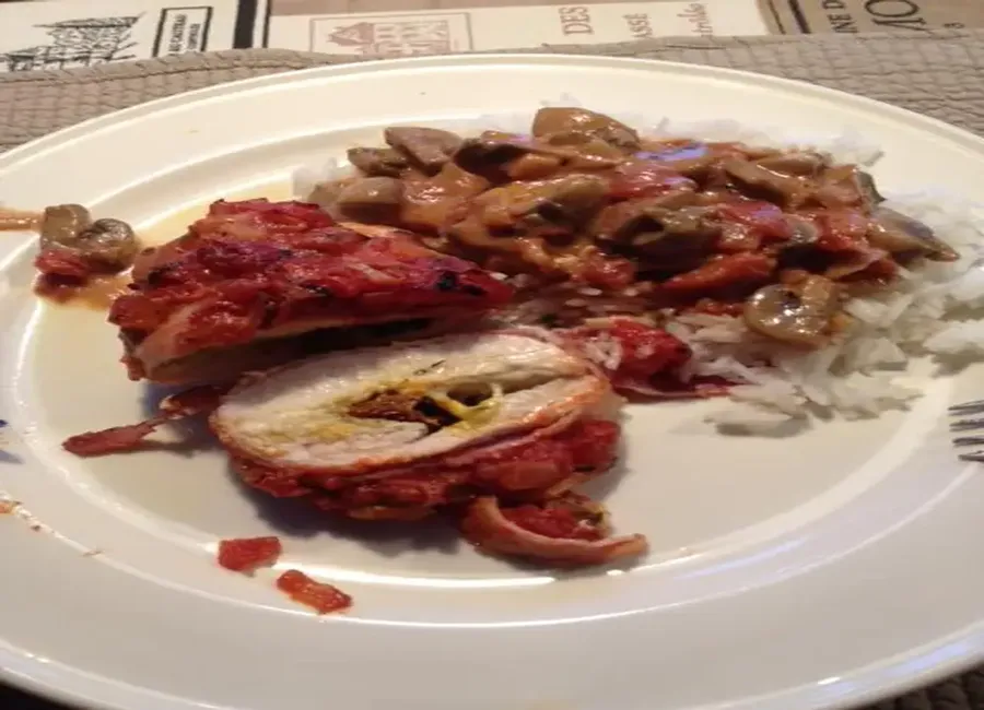 Blancs de poulet farcis à la tomate séchée et à la mozzarella