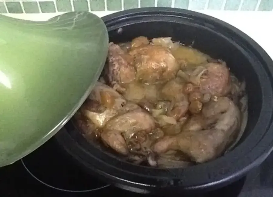 Cailles braisées au miel et aux raisins