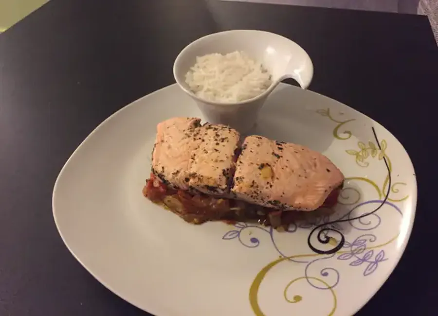 Saumon vapeur mariné aux herbes