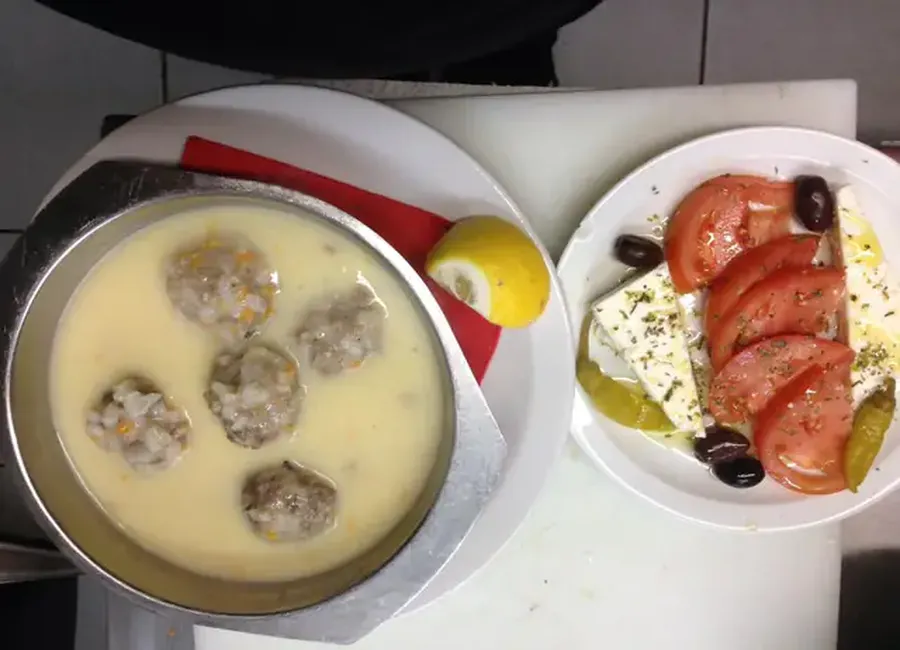 Boulettes de viande sauce oeuf - citron (youvarlakia) grèce