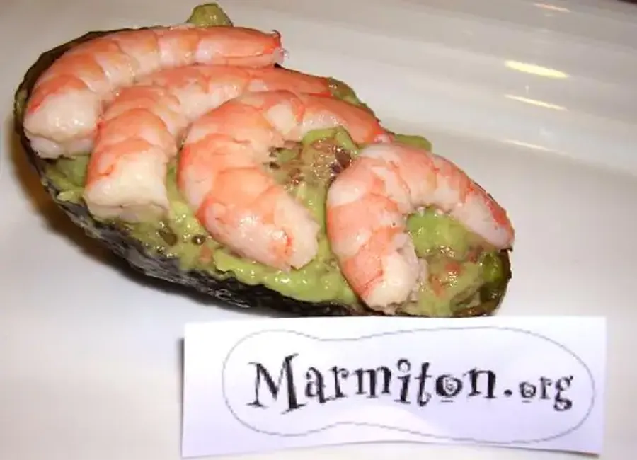 Avocats aux crevettes et au pamplemousse