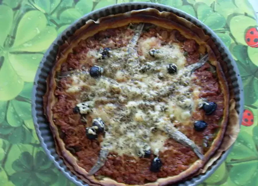 Pizza au thon et aux anchois