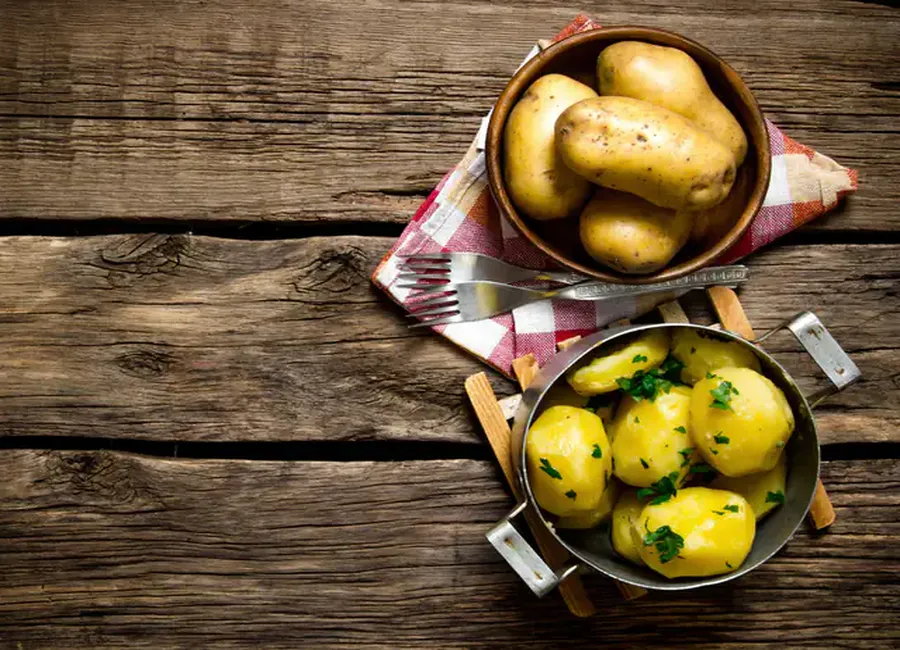 Cuisson facile des pommes de terre au micro-ondes