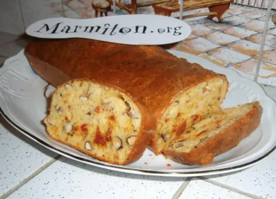 Cake aux chorizo et noisettes
