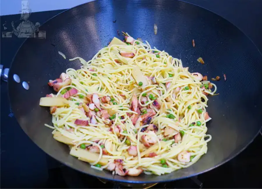 Spaghetti sauté au calamar (encornet)