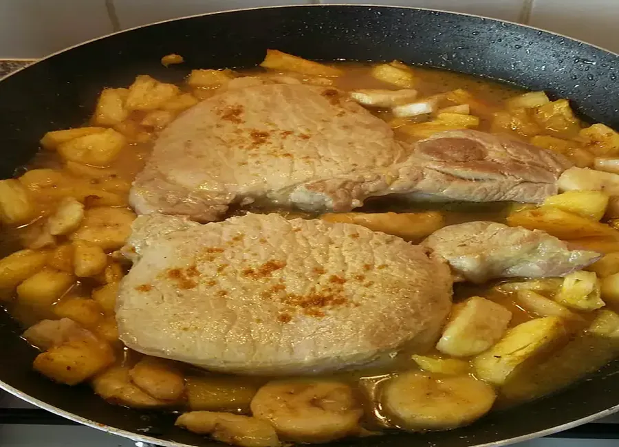 Porc des îles aux bananes et à l'ananas